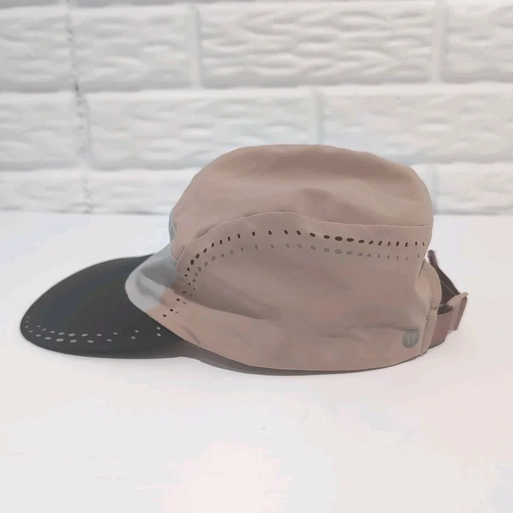 Lululemon Women's Lightweight Reflective Crushable Run Hat Size S/M Blush Pink